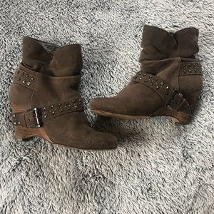 Brown Boots Size: 6/7